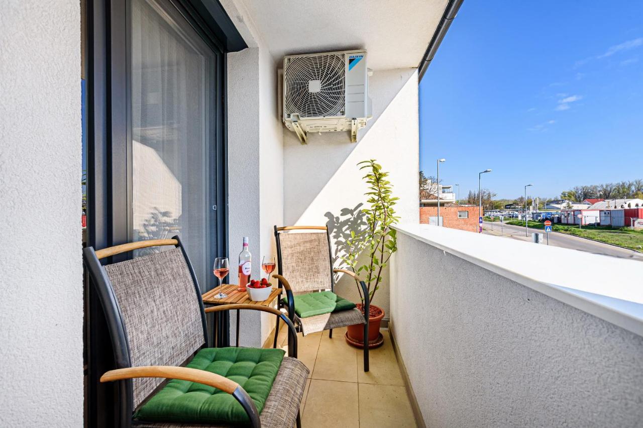 Hid19 Apartman Gyor Belvaros-Free Parking-Terrace Az Rq Vizi Elmenypark Es Gyogyfuerdonel Ngoại thất bức ảnh